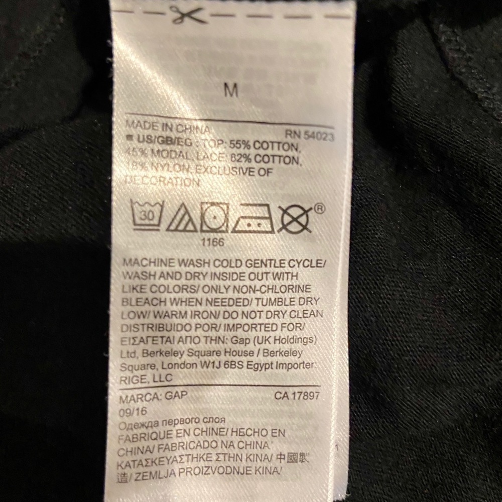 Gap Sleeveless Black Blouse - Picture 6 of 6